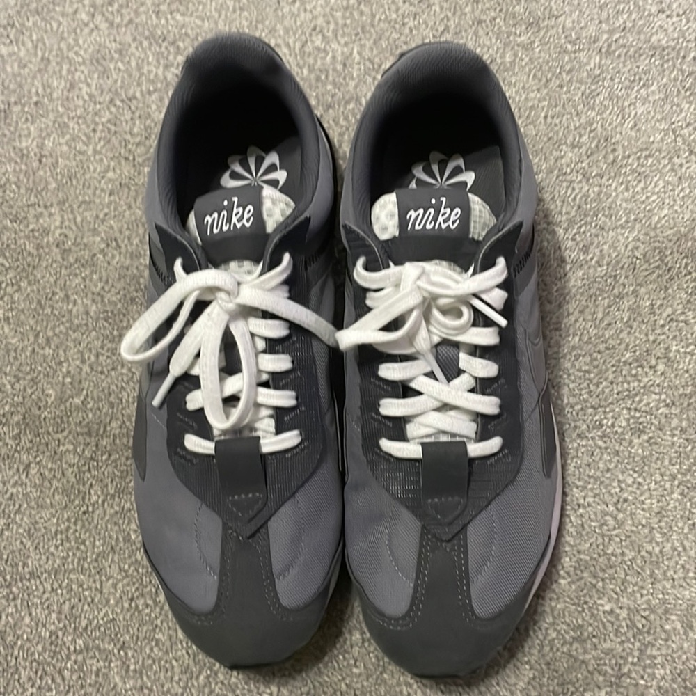 Men’s grey Nike shoes